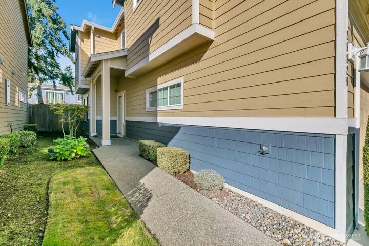 Property Photo: 29929 49th Lane S 20 WA 98001