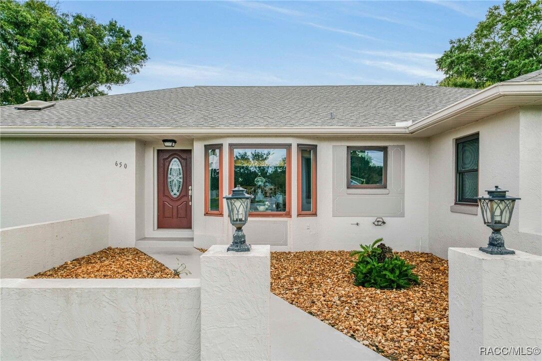 Property Photo:  650 E Charleston Court  FL 34442 