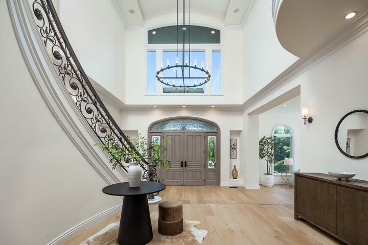Property Photo: 1535 Lakeview Drive CA 94010