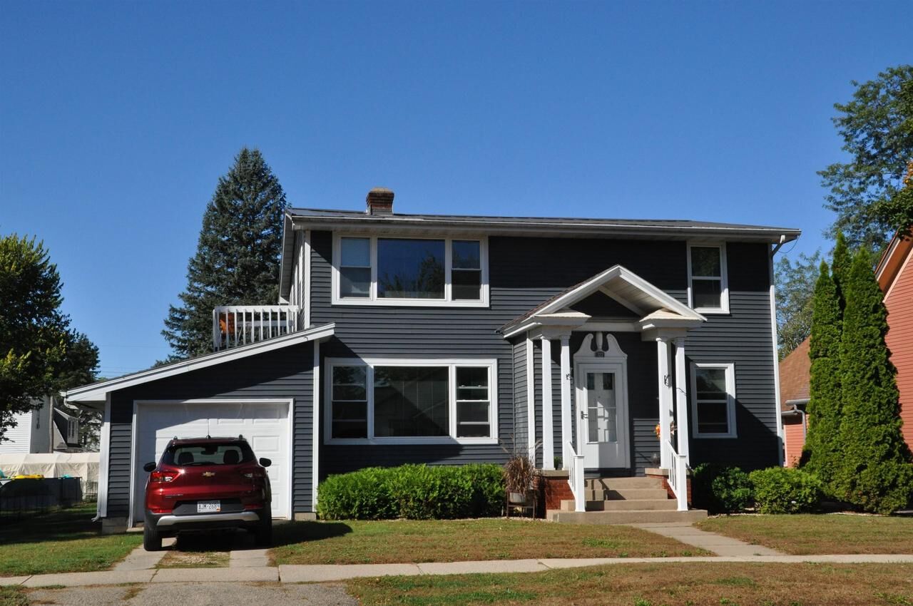 Property Photo:  322 & 324 North Cincinnati Street  WI 53588 