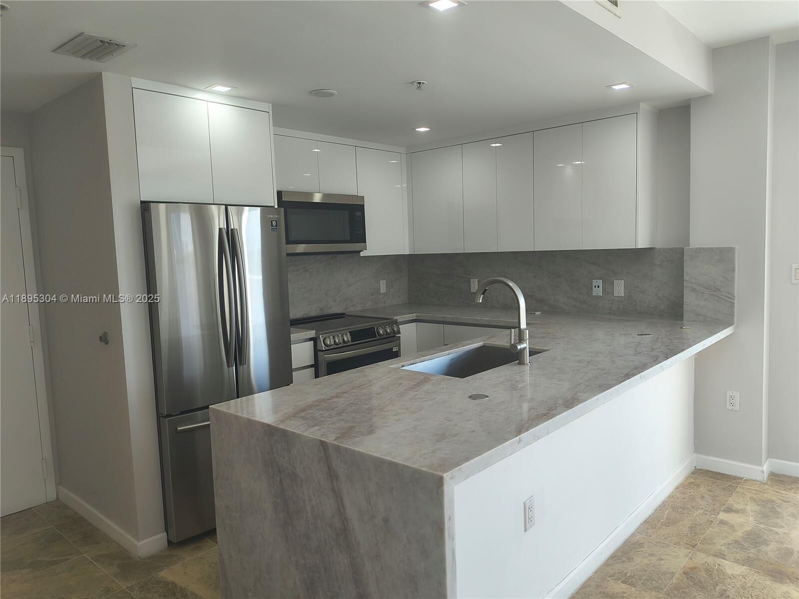 Property Photo: 2740 SW 28th Ter 808 FL 33133