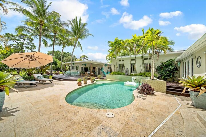 Property Photo: 6645 SW 73rd Ct FL 33143