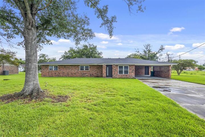 Property Photo: 416 Morningstar Drive LA 70615