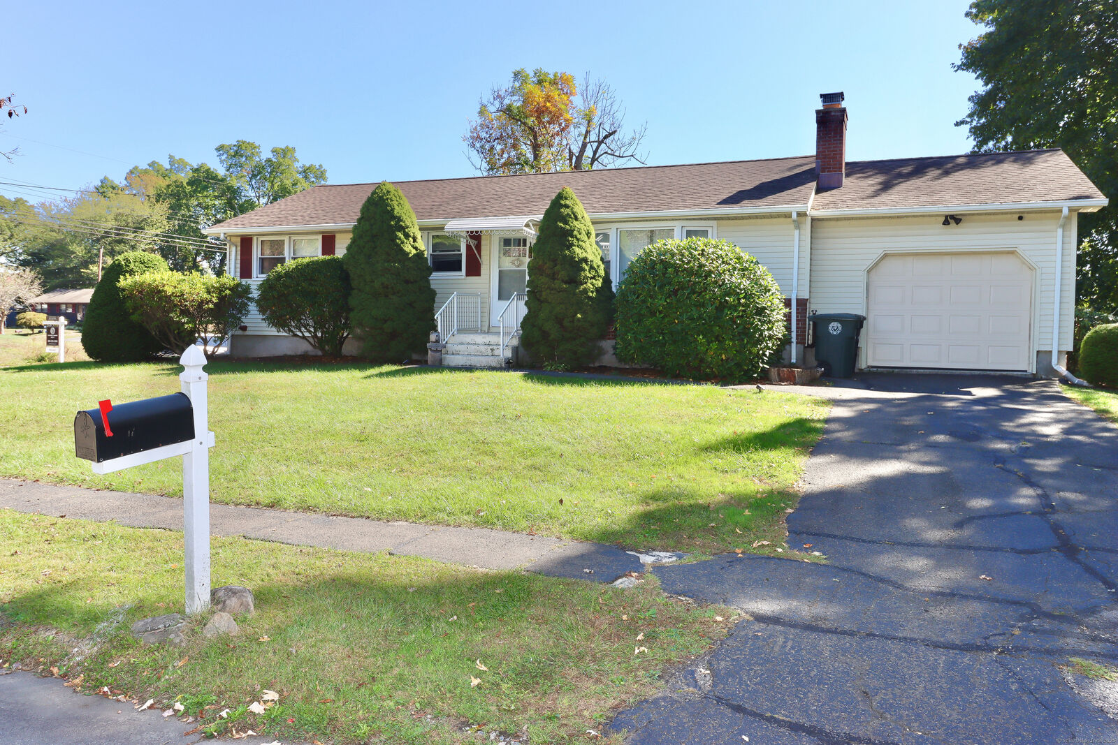 Property Photo: 5 Amherst Drive CT 06461