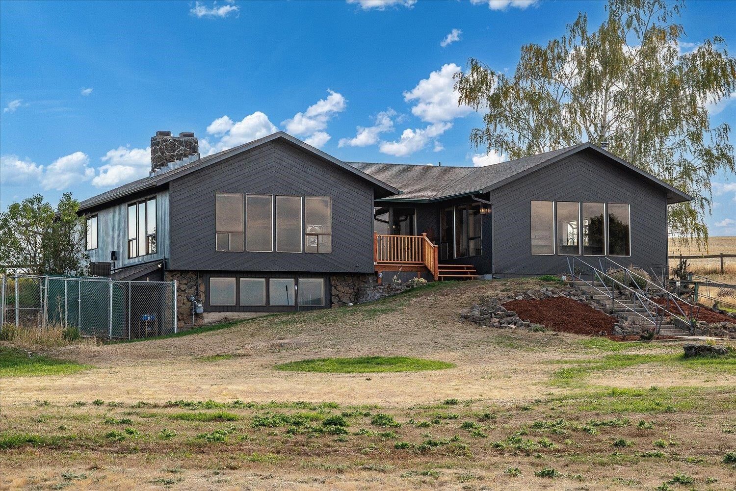 Property Photo:  1112 E Jennings Rd  WA 99031 