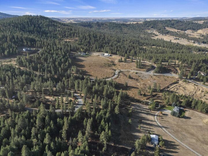 Property Photo: 6611 S Saddle Ridge Ln WA 99016