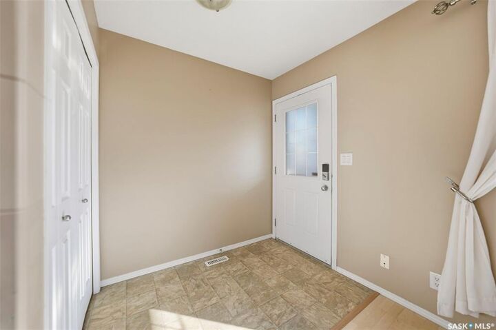 Property Photo:  475 Blakeney Crescent  SK S7L 7N3 