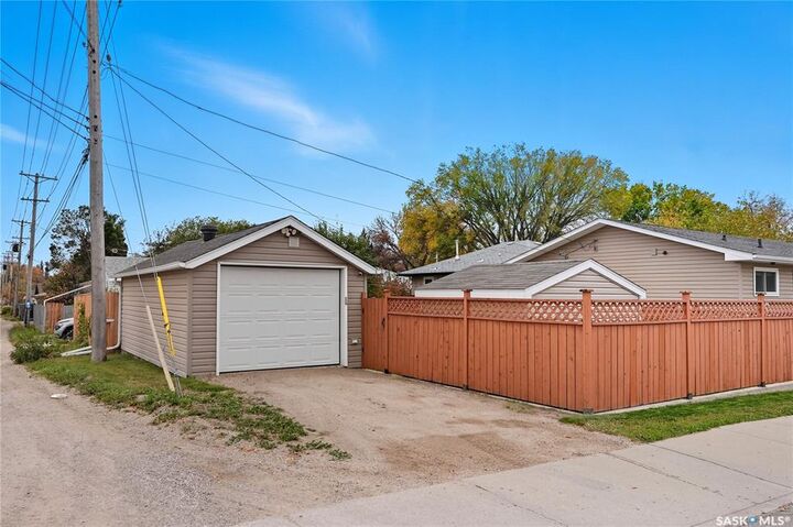 Property Photo:  1042 J Avenue N  SK S7L 2L4