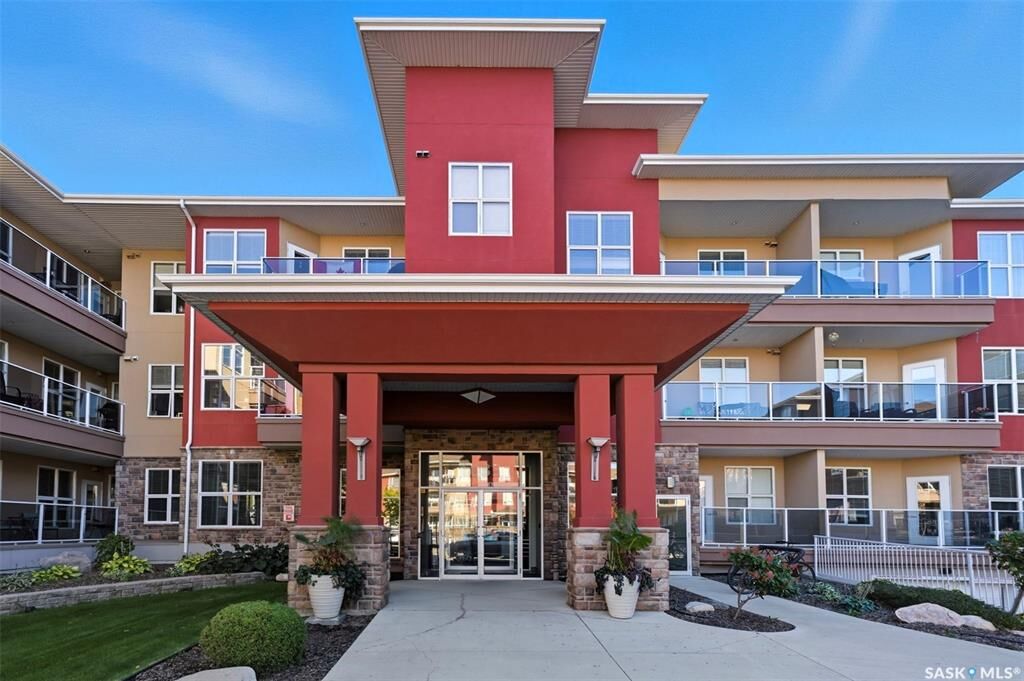 Property Photo:  1035 Moss Avenue 324  SK S7K 2E5 