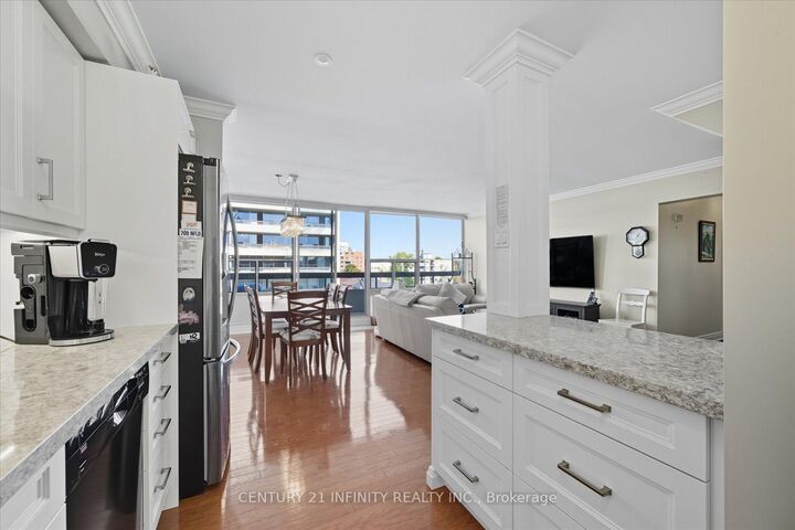 Photo de la propriété:  50 Richmond Street E 635  ON L1G 7C7