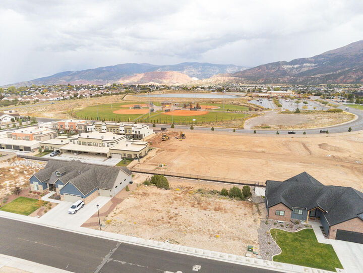 Property Photo:  933 S Cliffs Dr 38  UT 84720 