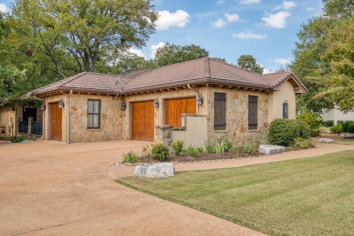 Property Photo: 205 Flint Ridge Trail TX 78628