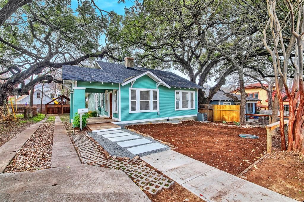 Property Photo: 809 E Riverside Drive TX 78704