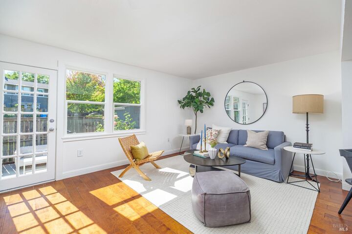 Property Photo:  21 Lovejoy Way  CA 94949 