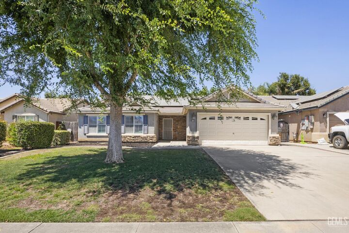 Property Photo:  12200 Verdelho Avenue  CA 93312 