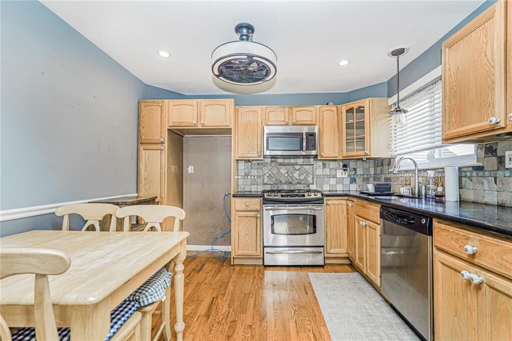 Property Photo:  244 Woehrle Avenue  NY 10312 