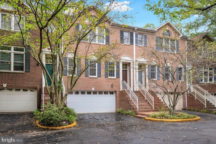 Property Photo: 2904 Oakton Crest Place VA 22181