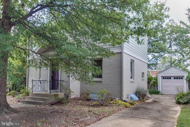 Property Photo: 2508 Davis Avenue VA 22302