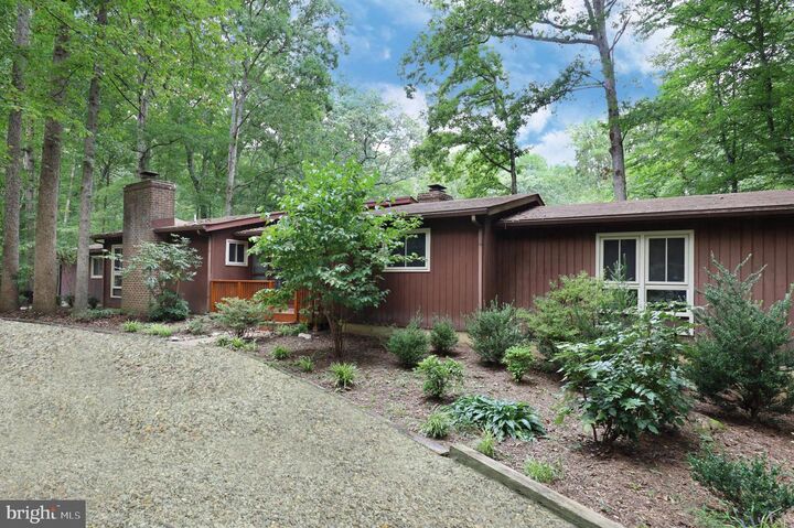 Property Photo: 11800 Wolf Run Lane VA 20124