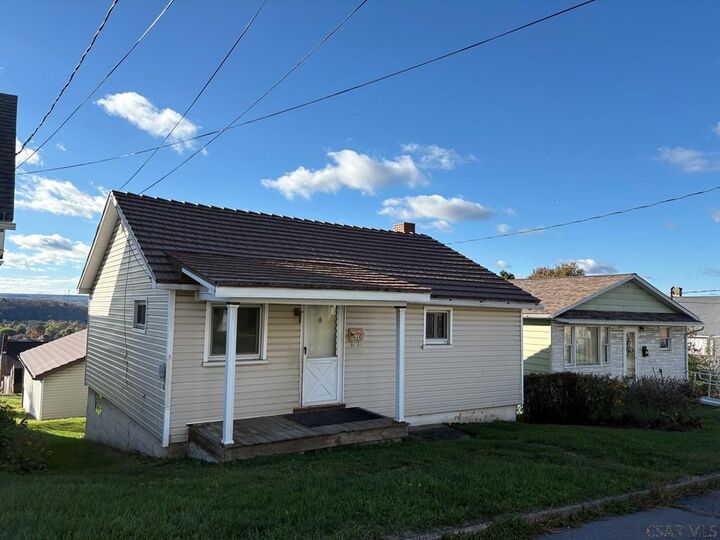 Property Photo:  810 Grant Street  PA 15946