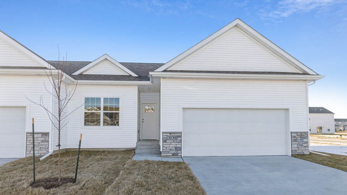 Property Photo: 710 Magnolia Way IA 52340