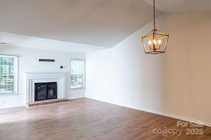 Property Photo: 3304 Selwyn Farms Lane 6 NC 28209