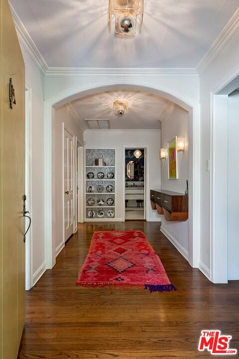 Property Photo: 5912 Canyon Cv CA 90068