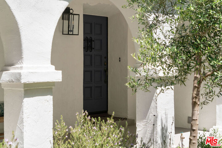 Property Photo:  511 9th St  CA 90402