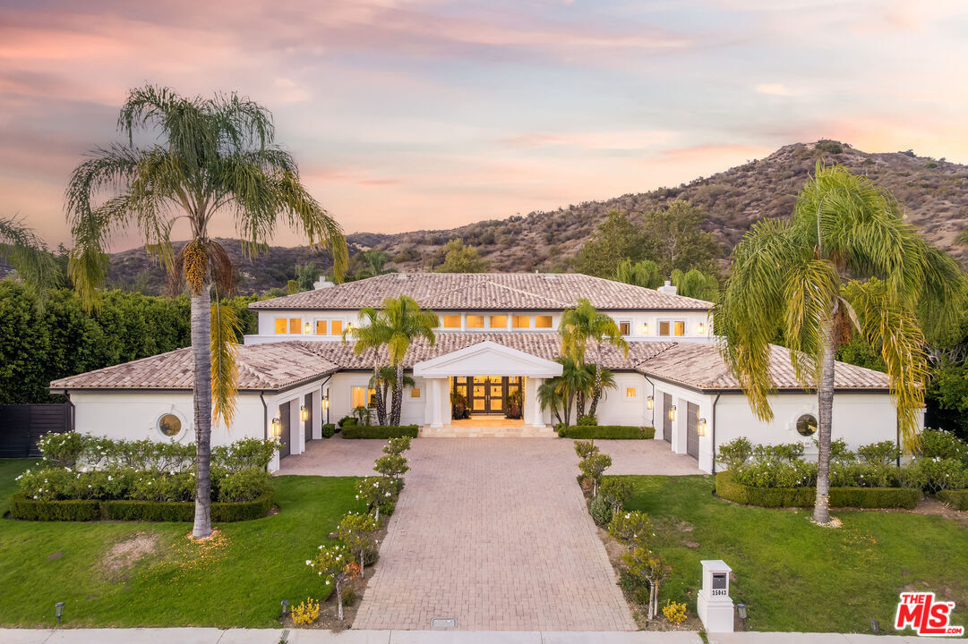 Property Photo: 25043 Abercrombie Ln CA 91302