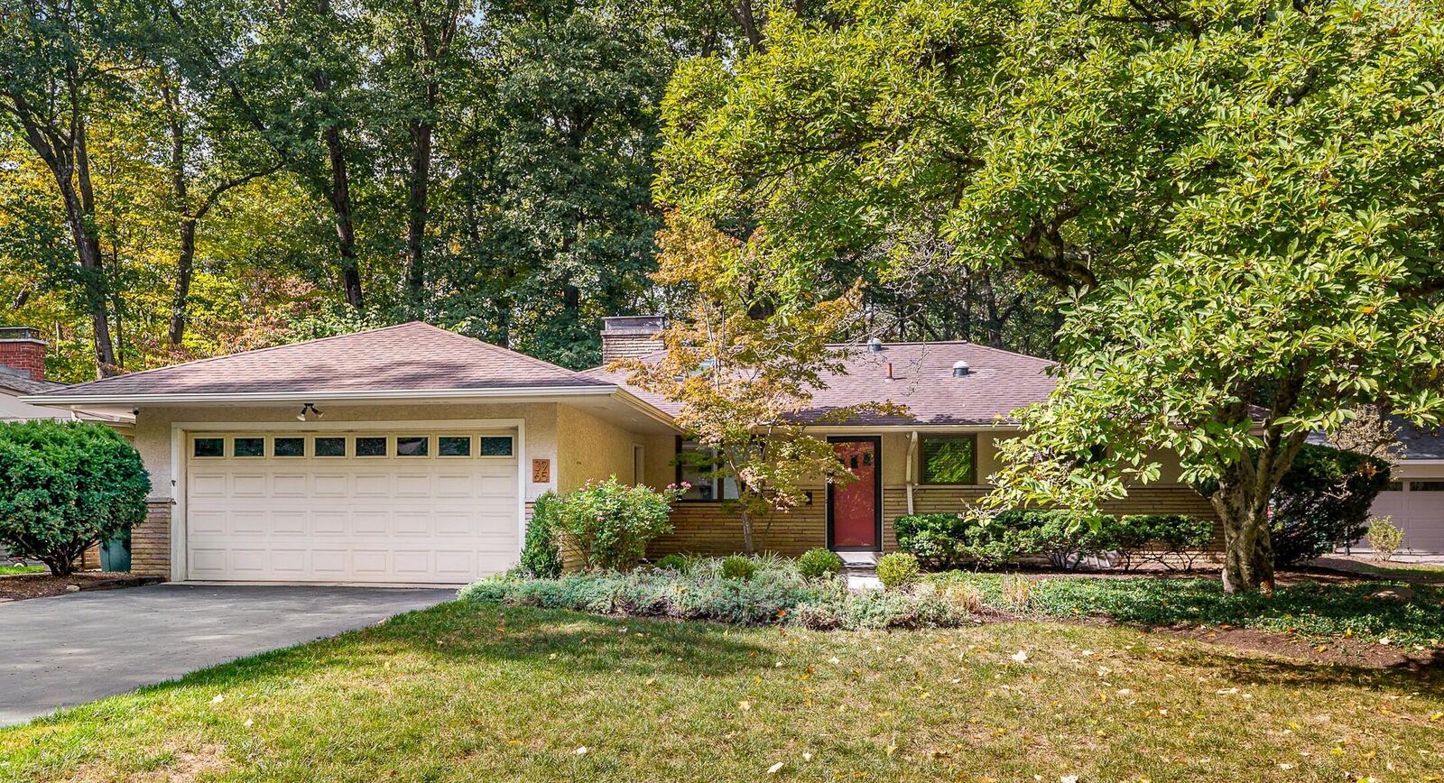 Property Photo: 3965 Wynding Drive OH 43214