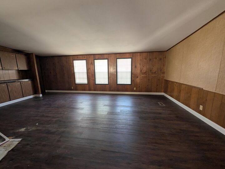 Property Photo: 1049 Harmon Avenue Avenue OH 43223