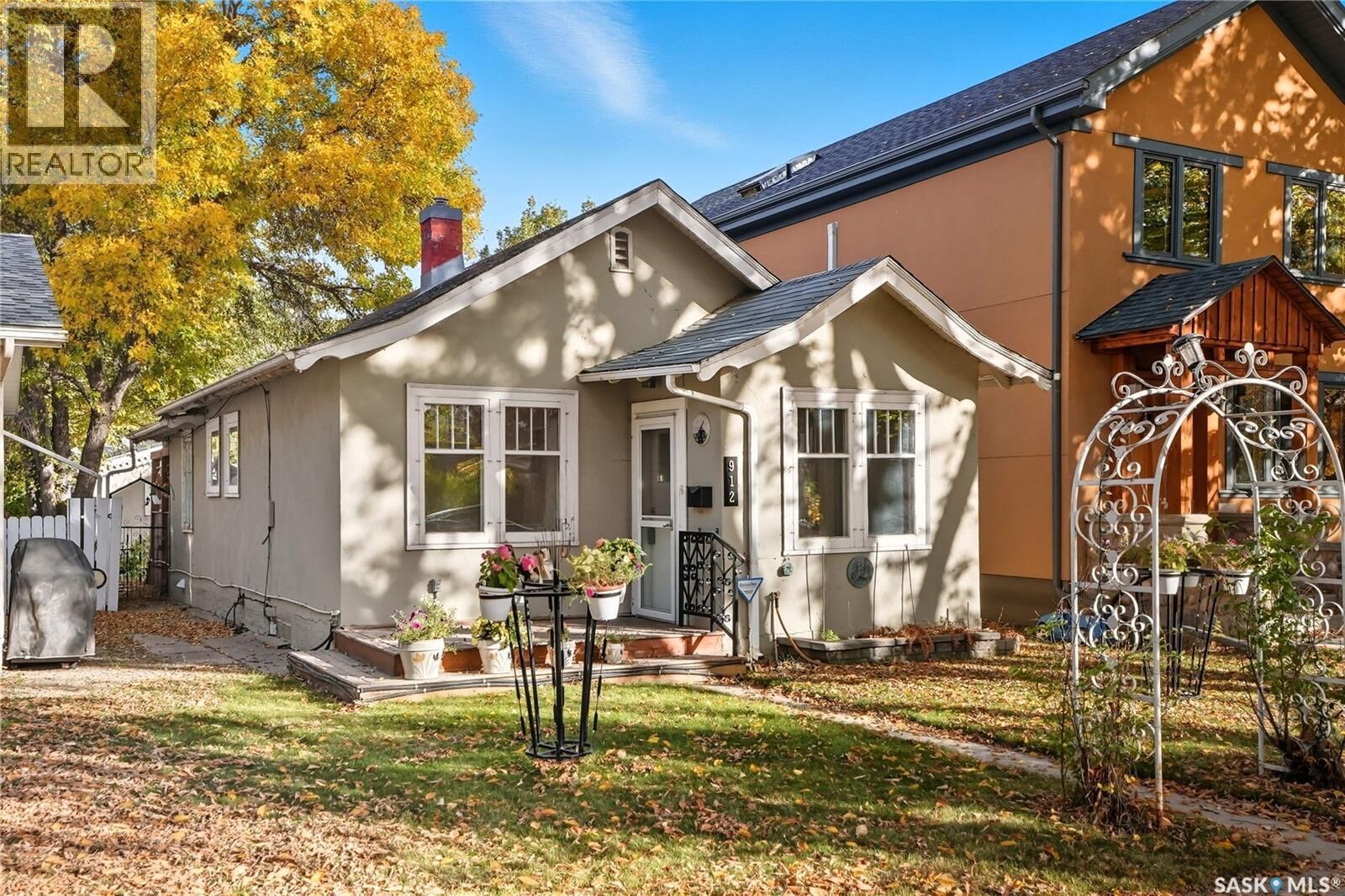 Property Photo: 912 5th Avenue N SK S7K 2S1