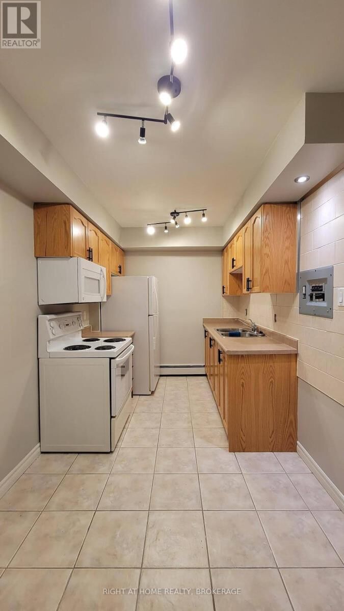 Property Photo: 30 Summit Avenue 606 ON L8V 2R8