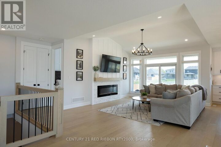 Property Photo: 11 Briscoe Crescent ON N7G 4E1