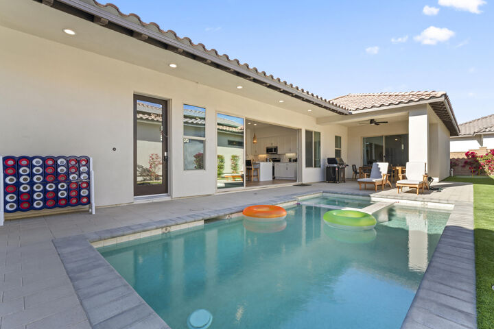 Property Photo: 55729 Isleworth CA 92253