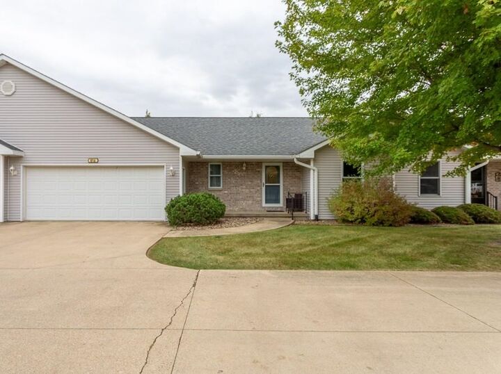 816 NW 6th Avenue  Cascade IA 52033 photo