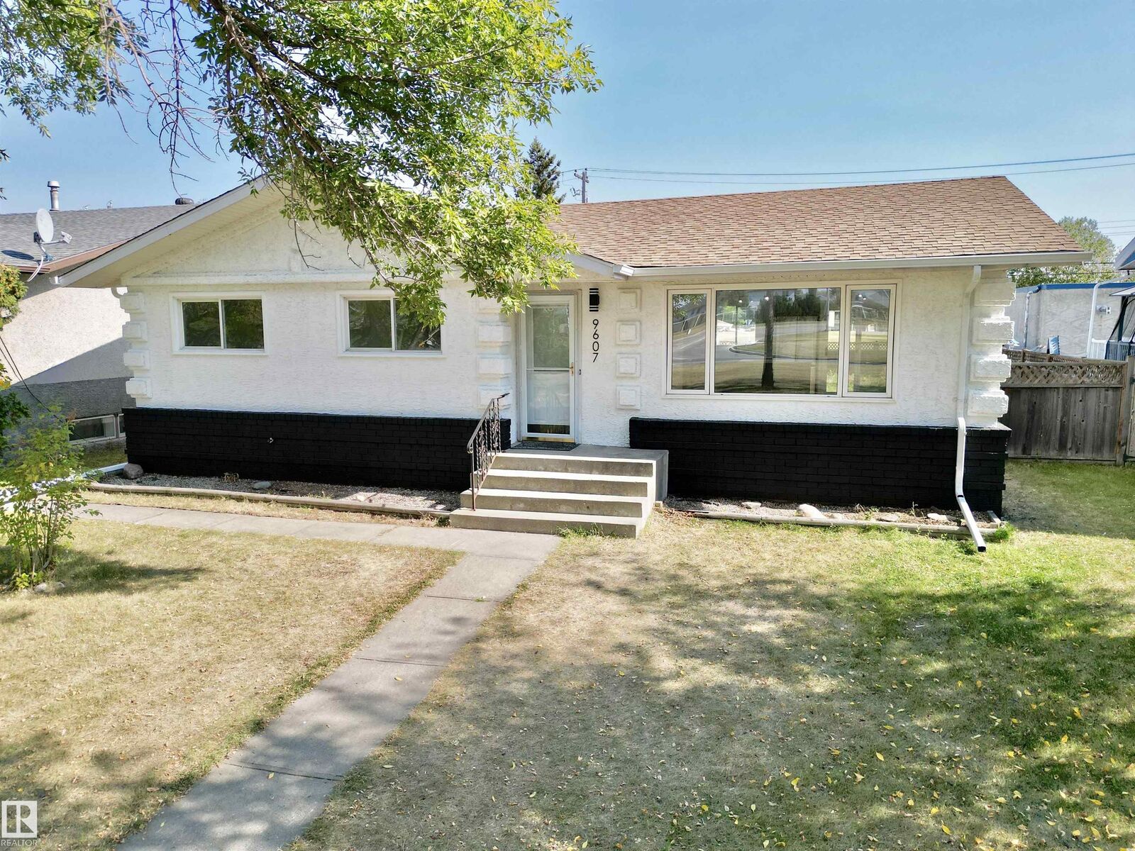 Property Photo: 9607 95 Street AB T8L 1R9