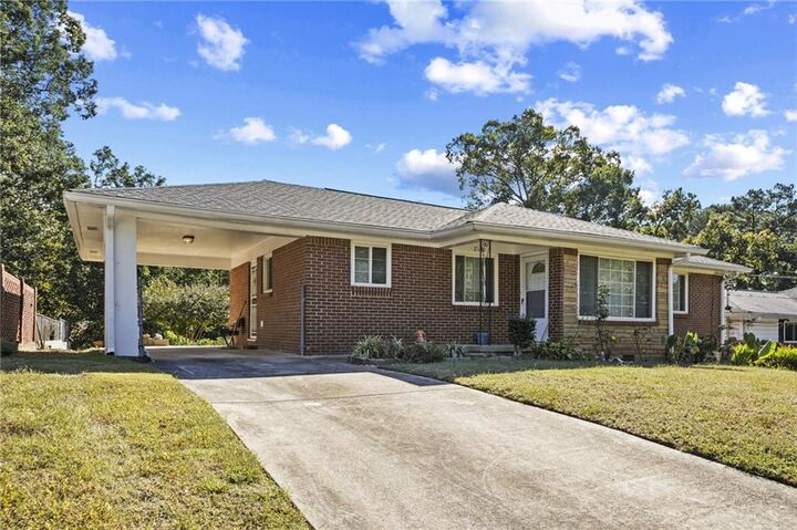 Property Photo: 2118 Glendale Drive GA 30032