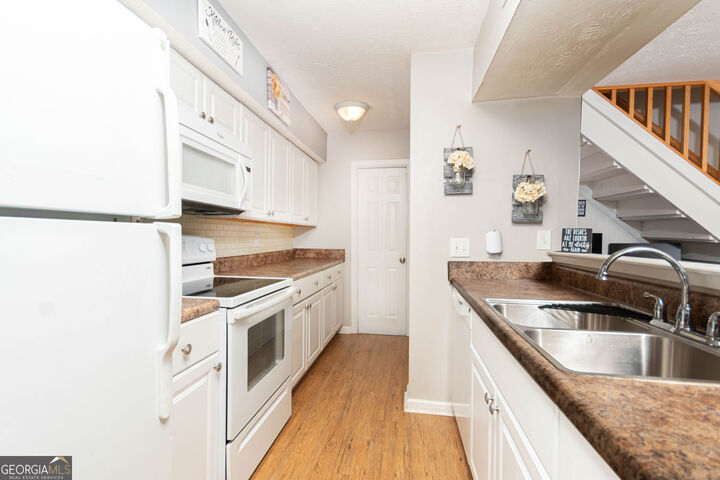 Property Photo: 1348 Surrey Lane SW GA 30008
