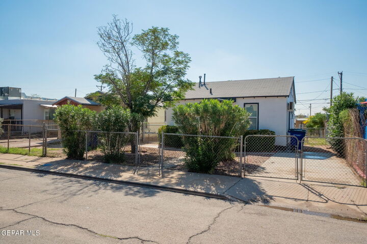Property Photo:  5408 Frutas Avenue  TX 79905 