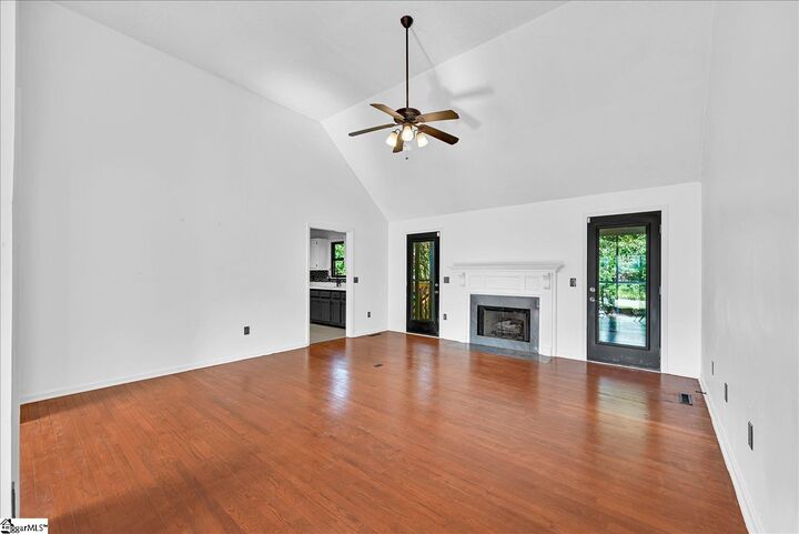 Property Photo: 6 W Fairgate Court SC 29680