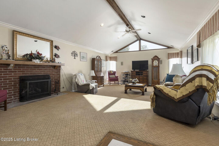 Property Photo: 3127 Hartlage Ct KY 40216