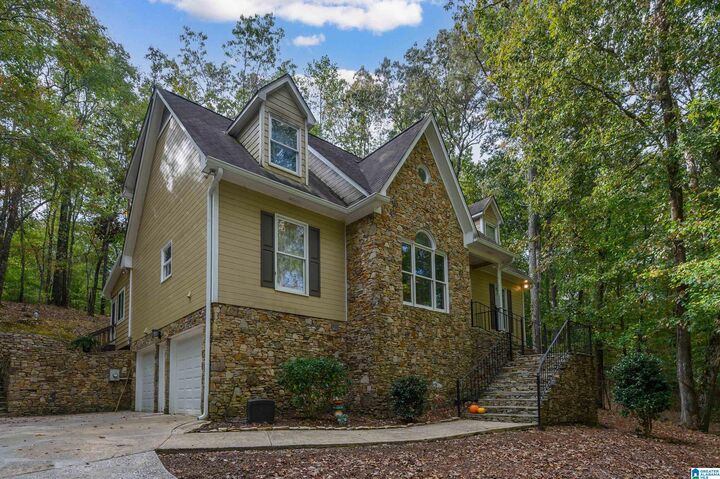 Property Photo: 289 Windemere Drive AL 35147