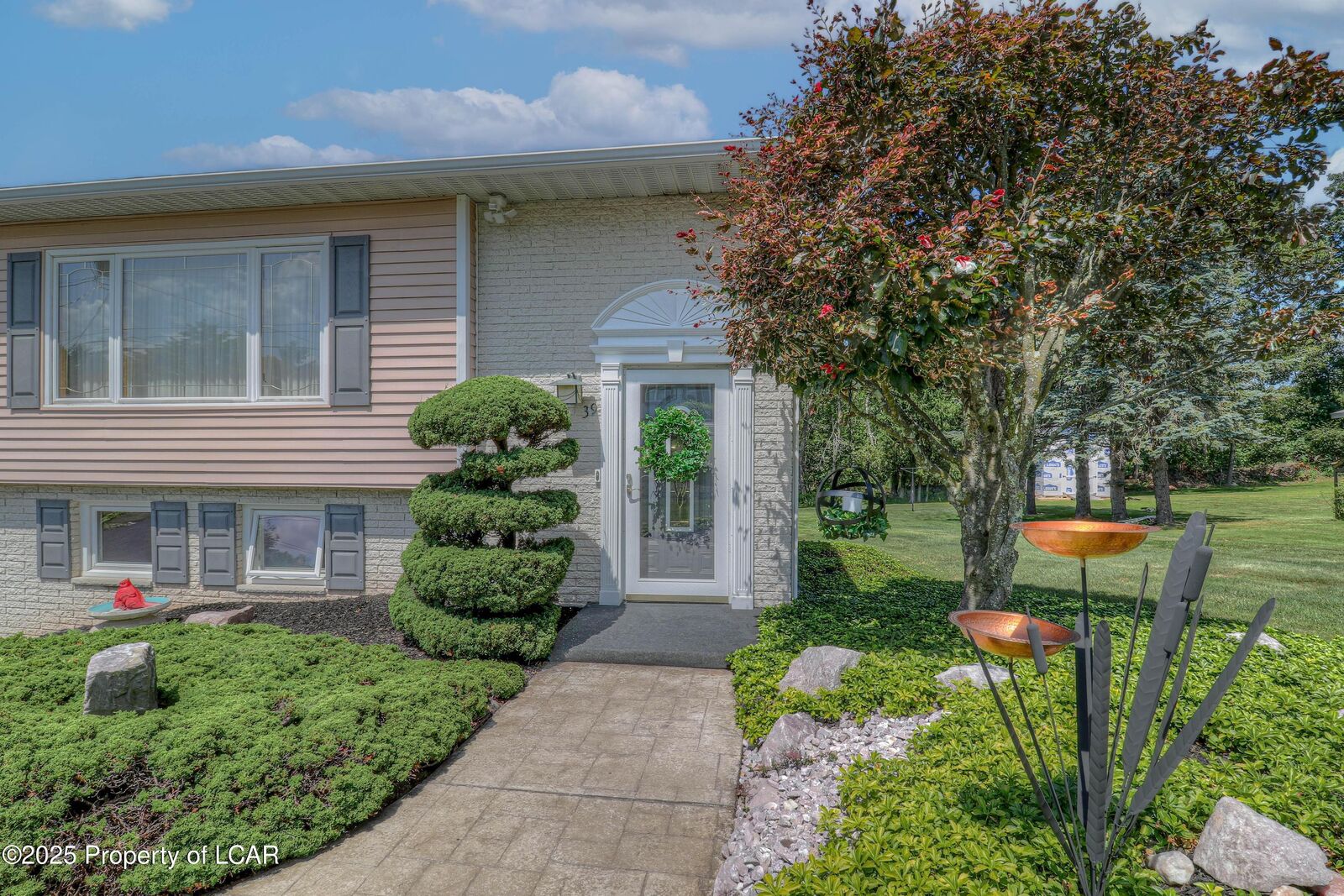 Property Photo:  39 Red Maple Avenue  PA 18707