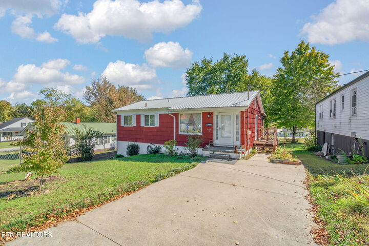 Property Photo: 906 Cumberland St. TN 37748