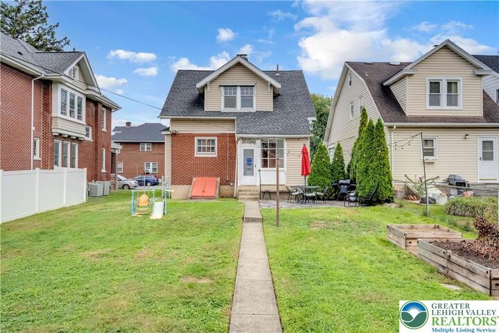 Property Photo:  635 11th Avenue  PA 18018 