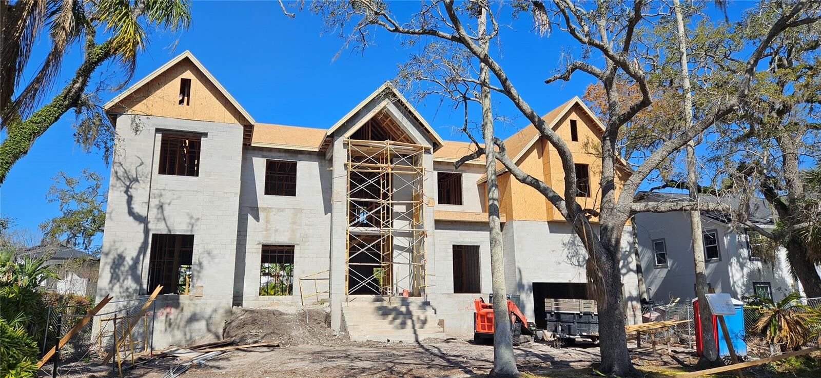 Property Photo:  811 Grove Park Avenue  FL 33609 