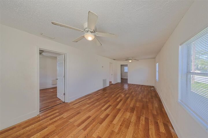 Property Photo:  1036 N Missouri Avenue  FL 33805 