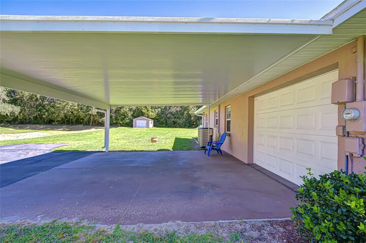 Property Photo: 12442 Green Oak Lane FL 33525