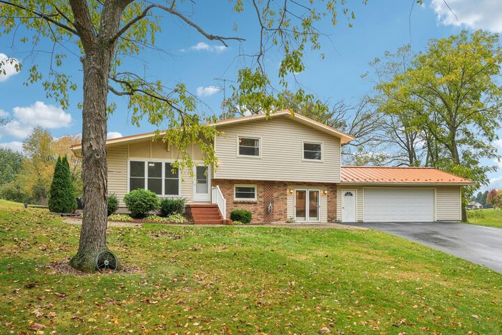 Property Photo: N7427 Hillendale Pkwy WI 53916